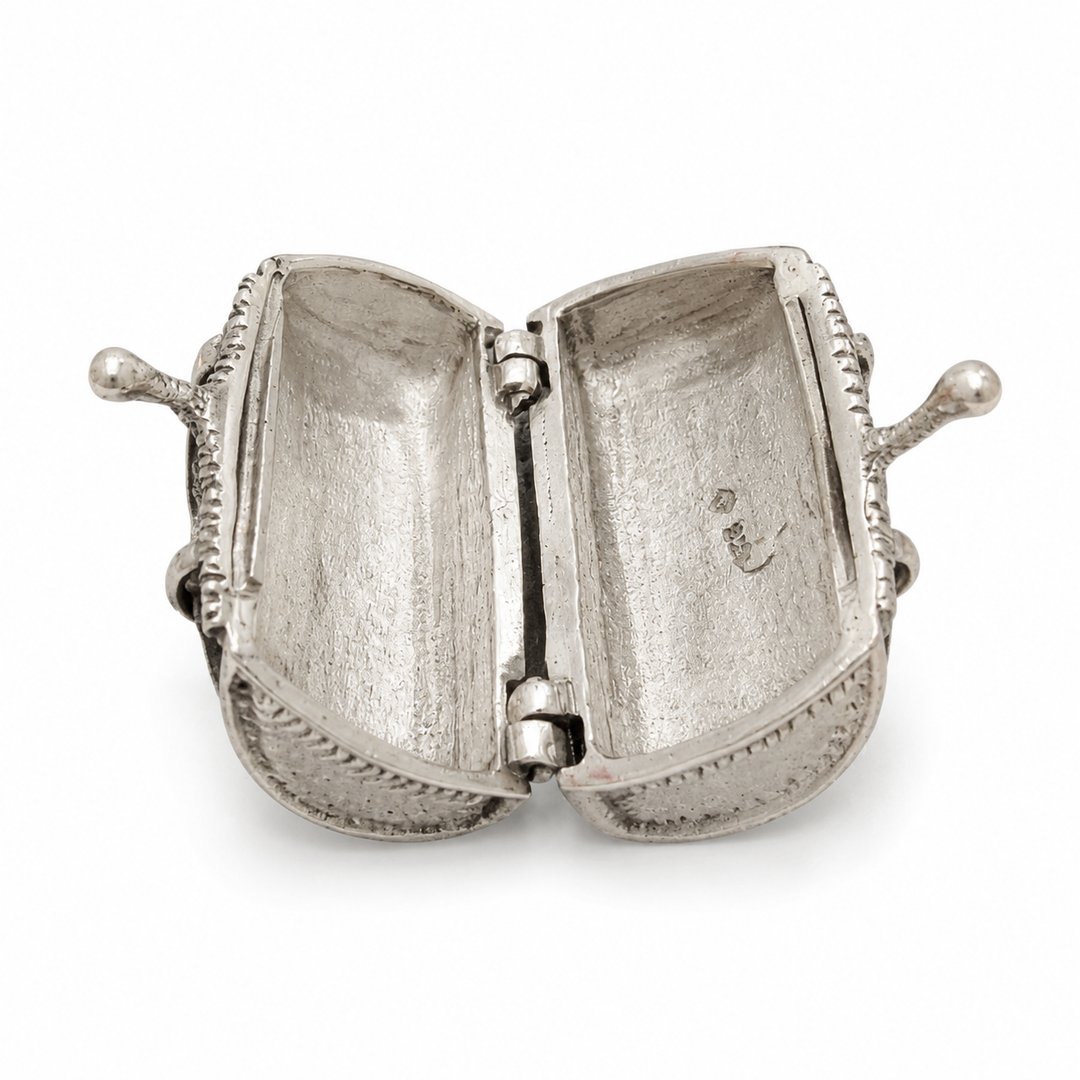 Vintage-Style Sterling Silver Doctor’s Medical Bag Miniature with Hinged Opening – 1.2 Inches Long