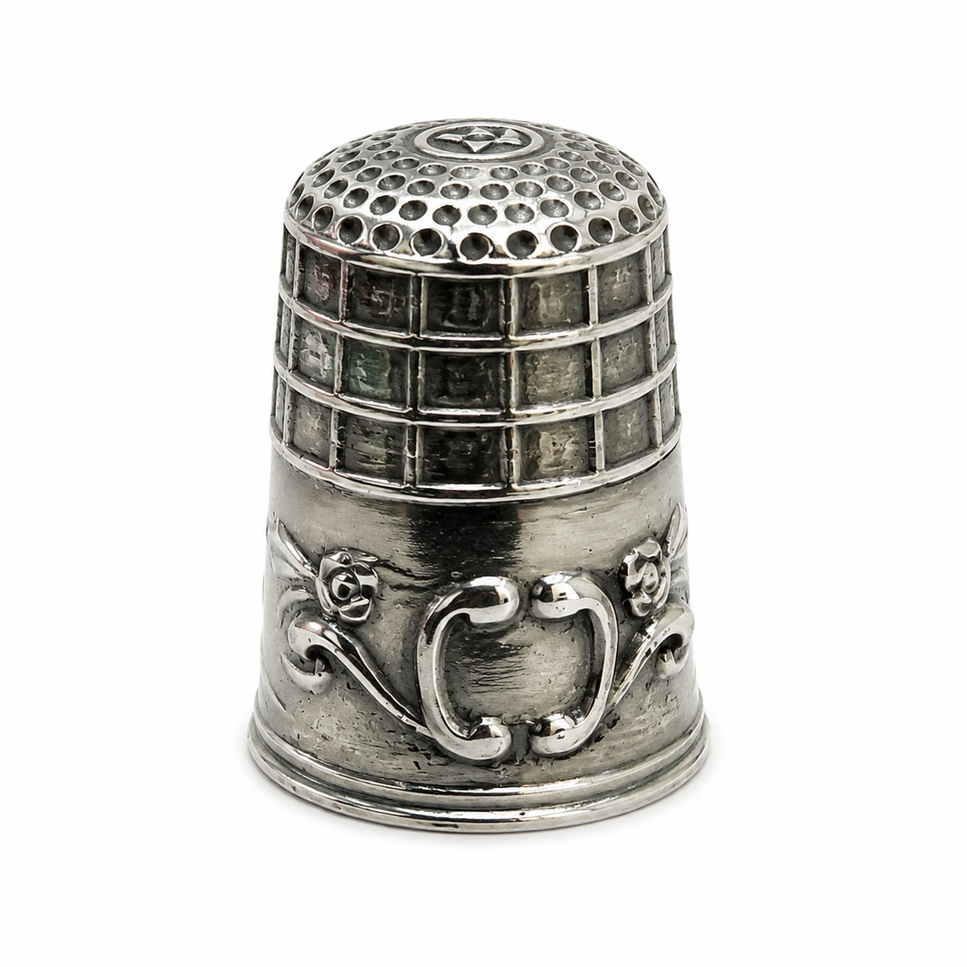 Victorian Sterling Silver Thimble with Baby Birds – Ornate 1 Inch Sewing Collectible