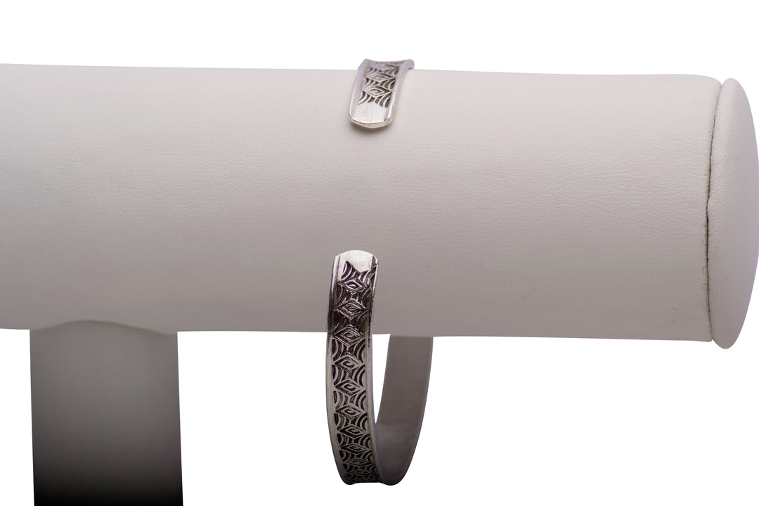 Diamond Pattern Silver Open Bangle