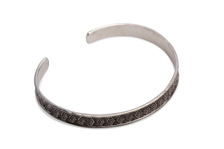 Diamond Pattern Silver Open Bangle